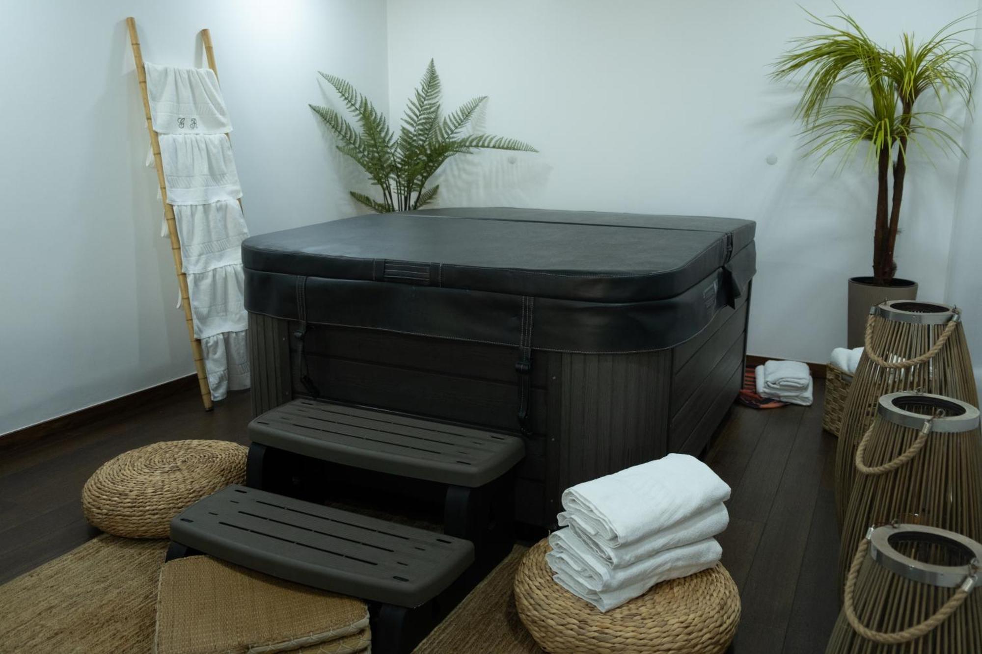 Deluxe Villa Home, Peace & Spa 孔迪镇 外观 照片